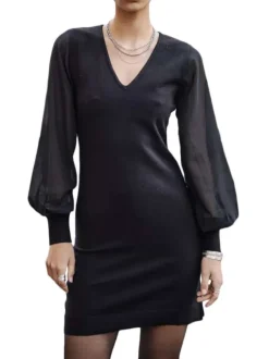 Robe courte noire unie ajustée, col v et à manches longues en voile