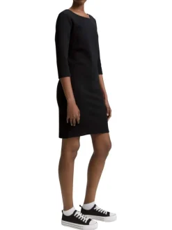 Robe courte noire unie avec un col rond et des manches longues