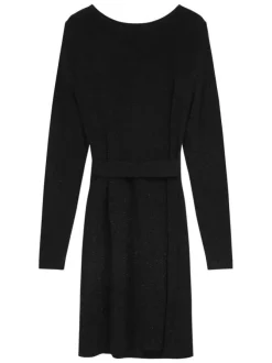 Robe courte noire unie avec une coupe ajustée et un col bateau