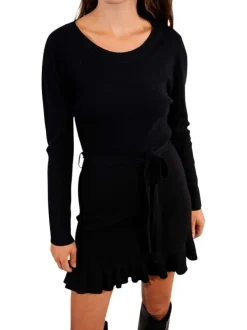 Robe courte noire unie avec une coupe évasée et un col rond
