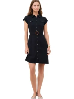 Robe courte noire unie en coton avec une coupe ajustée et un col chemise
