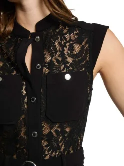 Robe courte noire unie en dentelle ajourée à coupe droite sans manches