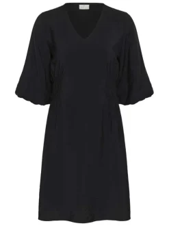 Robe courte noire unie pourvue d'une coupe cintrée avec une taille élastiquée