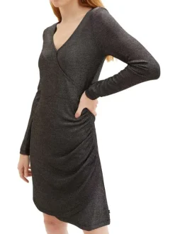 Robe courte noir satinée coupe droite col cache-coeur et à manches longues