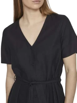 Robe courte noir uni avec une coupe droite à col v et des manches courtes