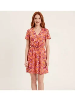 Robe courte orange florale pourvue d'une coupe évasée et des manches courtes