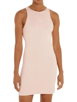 Robe courte rose unie avec une coupe près du corps un col rond et sans manches