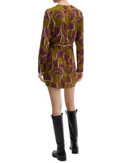 Robe courte rouge imprimé géométrique avec coupe portefeuille et col asymétrique
