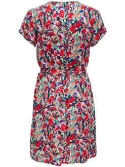 Robe courte rouge ornée d'un motif à pois et pourvu d'un col v