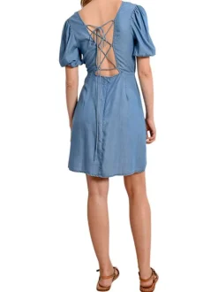 Robe courte stone uni avec une coupe droite un col v et des manches courtes
