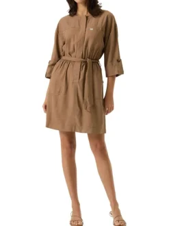 Robe courte taupe unie avec une coupe ajustée et des manches 3/4