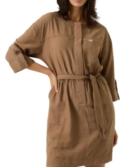 Robe courte taupe unie avec une coupe ajustée et des manches 3/4