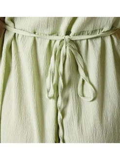 Robe courte vert d'eau imprimée avec une coupe droite col v et à manches courtes