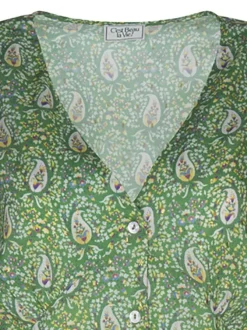 Robe courte verte avec imprimé paisley all-over coupe ajustée col v