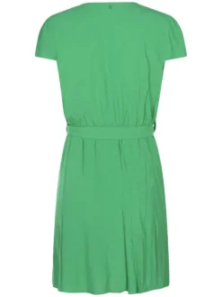 Robe courte verte avec une coupe portefeuille un col v et à manches courtes