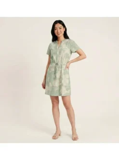 Robe courte verte floral avec une coupe ajustée et un col tunisien