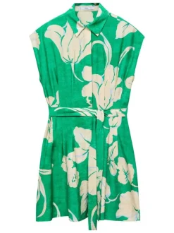 Robe courte vert fleurie avec une coupe droite à col chemise