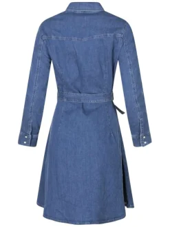 Robe jean en coton avec une coupe patineuse et un col à rabats