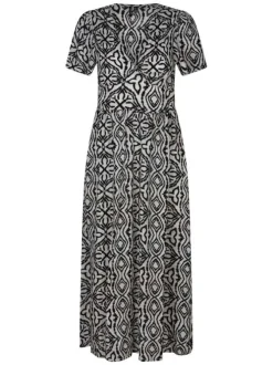 Robe longue beige à motifs pourvue de manches courtes et d'une coupe fluide