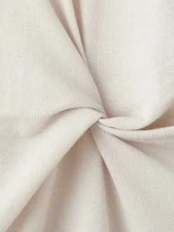 Robe longue beige unie pourvue de manches courtes et d'une coupe ajustée
