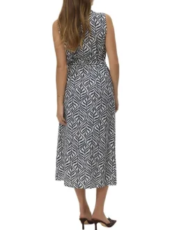Robe longue bleue et blanche ornée d'un motif végétal abstrait
