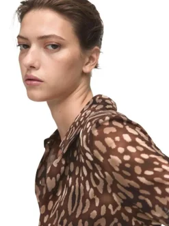 Robe longue brune à motif léopard pourvue d'une coupe midi et d'un col à rabats