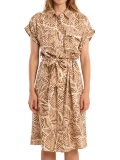 Robe longue camel à motifs pourvue de manches courtes et d'un col chemise