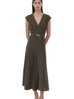 Robe longue chocolat unie pourvue d'une coupe évasée et d'un col v