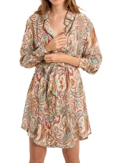 Robe longue écrue à motifs pourvue d'un col chemise et de manches longues