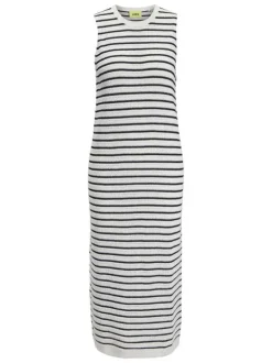 Robe longue en coton blanche à rayures pourvue d'une coupe ajustée