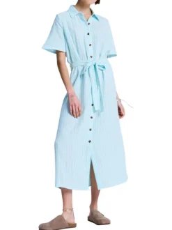 Robe longue en coton bleue à coupe droite pourvue d'un col à revers