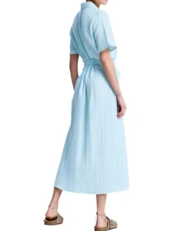 Robe longue en coton bleue à coupe droite pourvue d'un col à revers