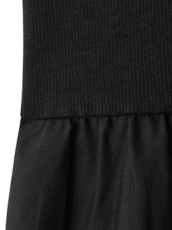 Robe longue en coton noire unie avec une coupe moulante et un col rond