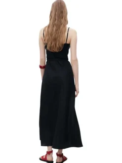 Robe longue en coton noir unie avec une coupe droite et un col rond