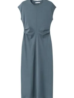 Robe longue en lin gris clair unie pourvue d'une coupe ajustée et d'un col rond
