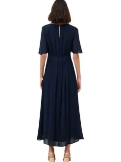 Robe longue marine unie avec une coupe cintrée et des manches courtes