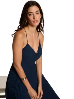 Robe longue marine unie avec une coupe évasée et un col en V