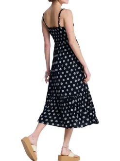 Robe longue noire à bretelles coupe évasée pourvue d'un col carré