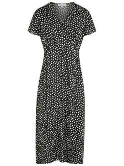 Robe longue noire à coupe droite pourvue d'un col v et de manches courtes