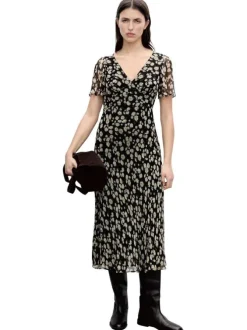 Robe longue noire imprimée avec une coupe droite à col v et des manches courtes