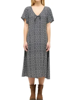 Robe longue noire à motifs pourvue d'une coupe évasée et de manches courtes