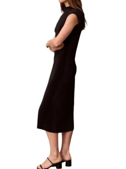Robe longue noire unie avec une coupe ajustée et un col rond