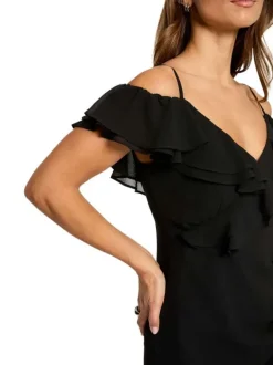 Robe longue noire unie pourvue d’une coupe asymétrique et d’un col en V