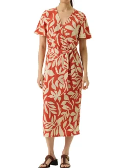 Robe longue orange à imprimé floral avec un col croisé et des manches courtes