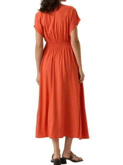 Robe longue orange unie avec une coupe ajustée et des manches courtes