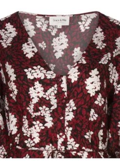 Robe longue rouge col v et manches 3/4 élastiquées aux extrémités avec imprimé feuilles