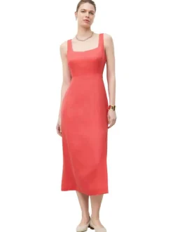 Robe longue rouge à coupe ajustée pourvu d'un col rond et de bretelles