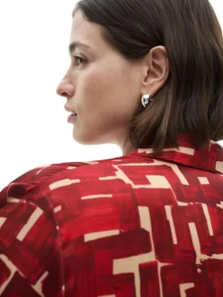 Robe longue rouge imprimée à coupe évasée avec col à revers et manches longues