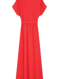 Robe longue rouge unie avec une coupe fluide et un col V croisé