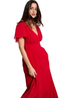 Robe longue rouge unie pourvue d’une coupe évasée et d’un col en V